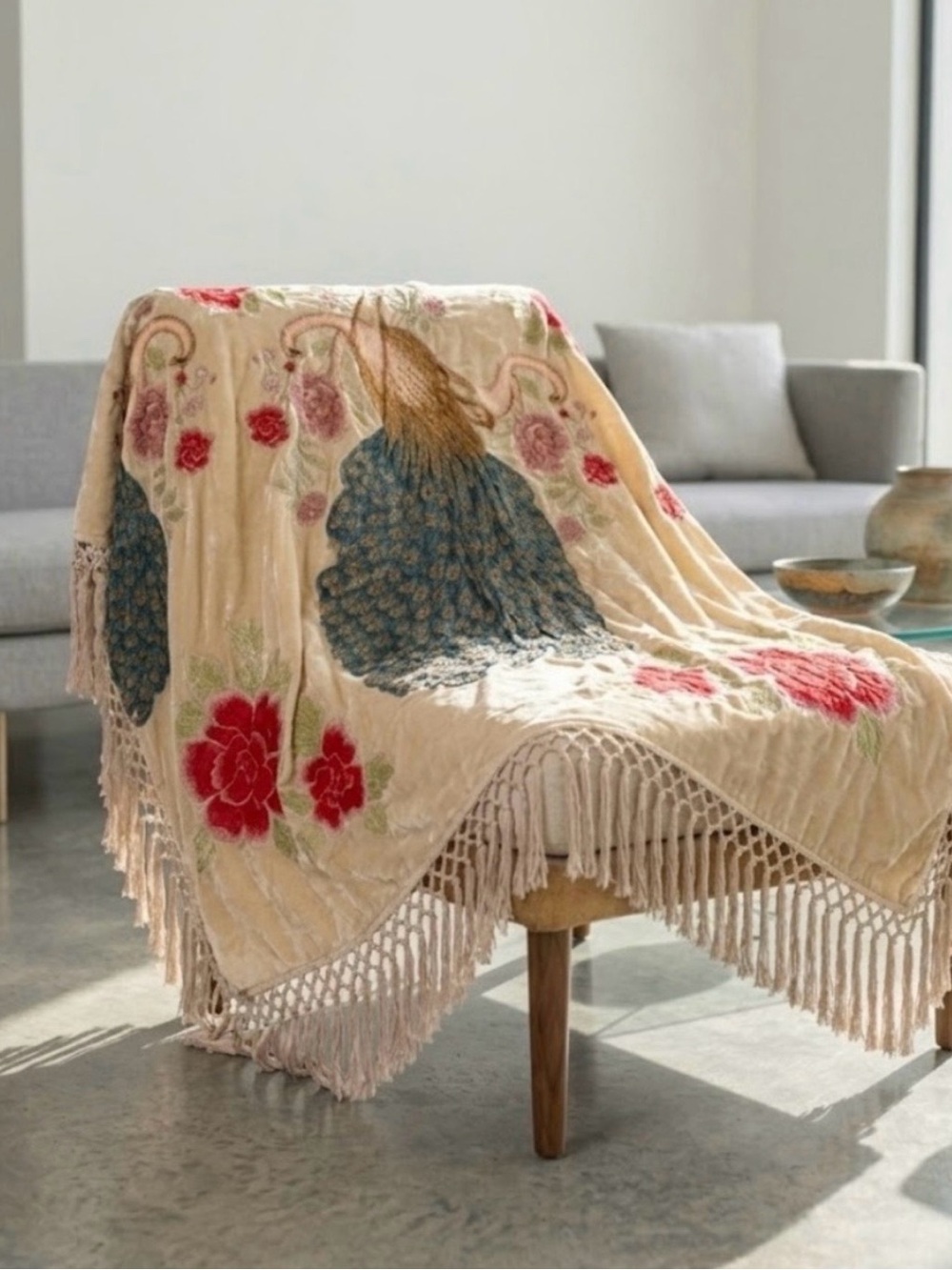 🔴 Elegant Peacock Embroidered
Shawl - Picture 4 of 15